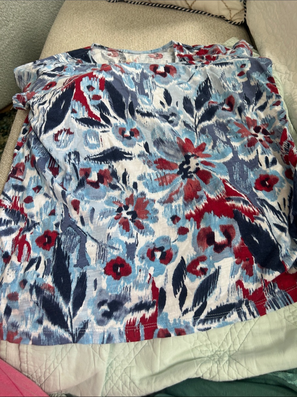 Belle by Kim Gravel Short Sleeve Floral Tee in Blue, Red, White